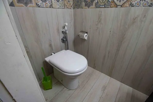 Tek Büyük Yataklı Oda (Vic Street)