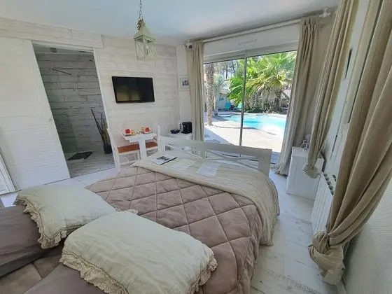Classic Tek Büyük Yataklı Oda (Golf and Pool View - BAHAMAS)