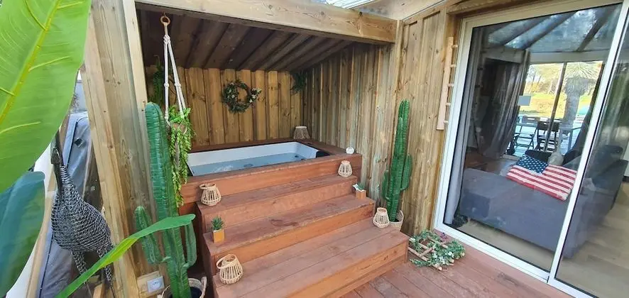 Romantic Süit, Golf Manzaralı (LOFT USA)