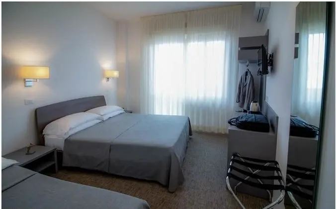 Üç Kişilik Oda, Balkon, Deniz Manzaralı