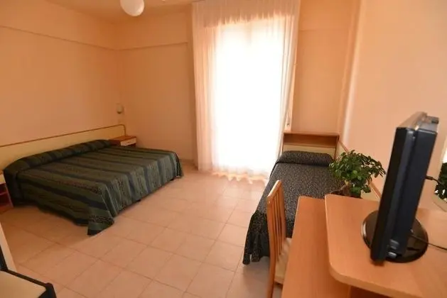 Üç Kişilik Oda