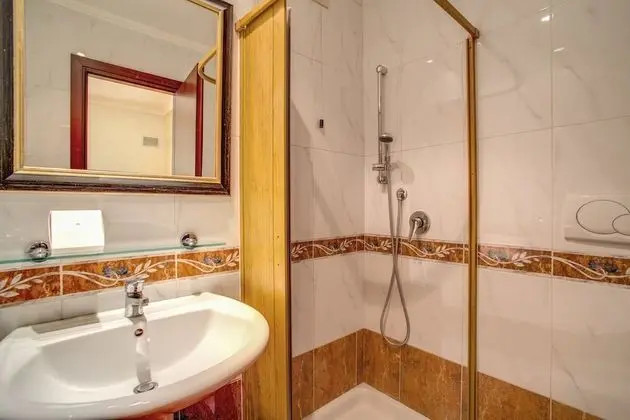 Tek Büyük Yataklı Oda (with extra bed)