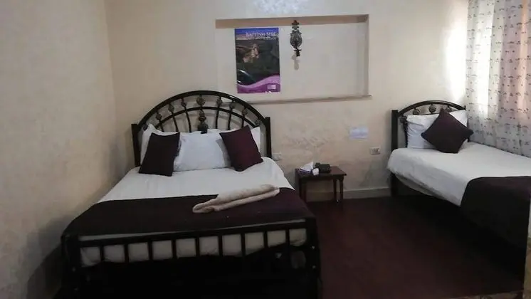 Üç Kişilik Oda