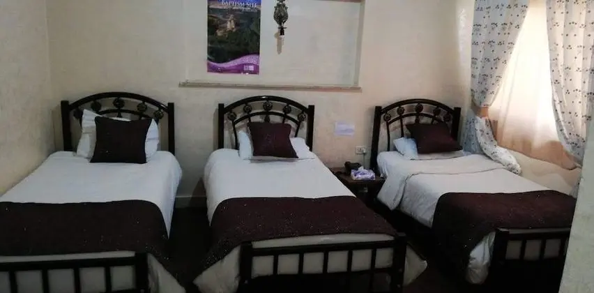 Üç Kişilik Oda