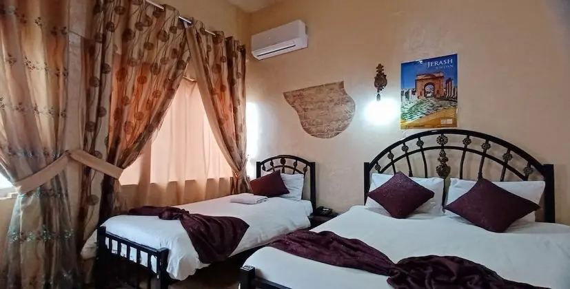 Üç Kişilik Oda