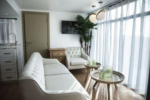 Family suite beachfront Caravana