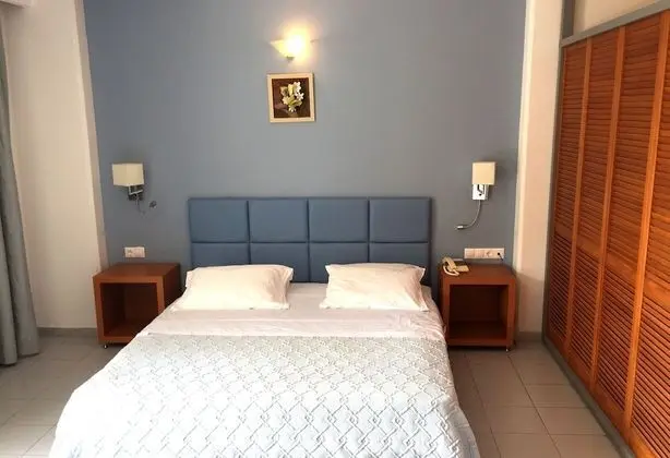 Stüdyo, Havuz Manzaralı