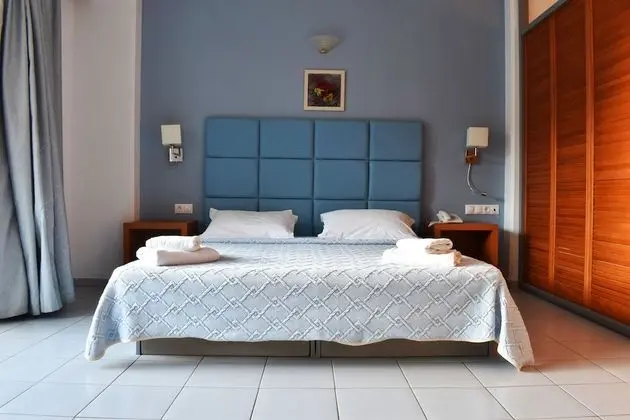 Stüdyo, Havuz Manzaralı