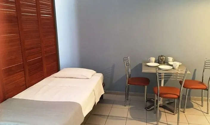 Stüdyo, Havuz Manzaralı