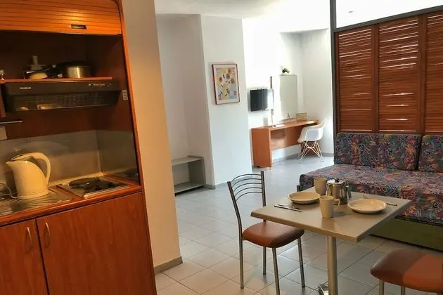 Stüdyo, Havuz Manzaralı