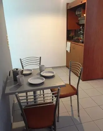 Stüdyo, Havuz Manzaralı