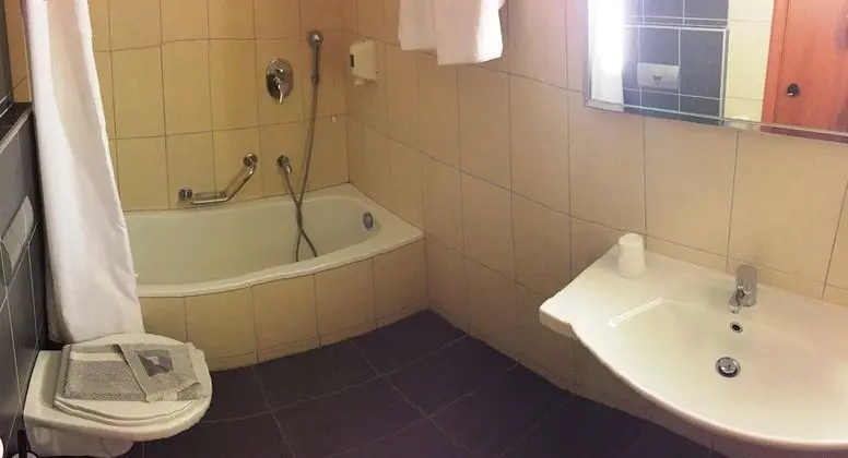 Stüdyo, Havuz Manzaralı