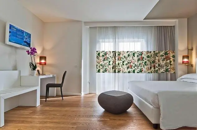 Büyük Yataklı Tek Kişilik Oda