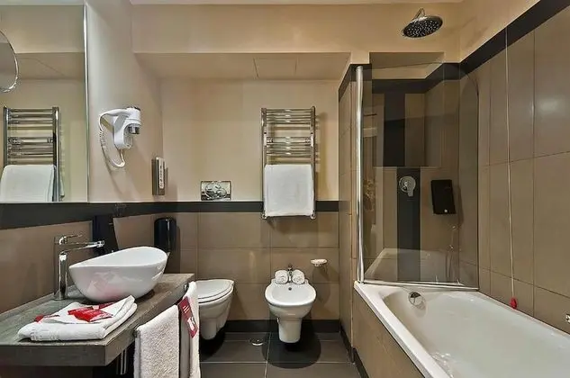 Büyük Yataklı Tek Kişilik Oda