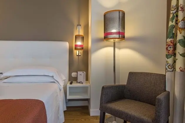 Tek Büyük Yataklı Oda, 2 Tek Kişilik Yatak