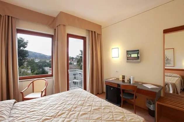 Comfort Tek Büyük veya İki Ayrı Yataklı Oda
