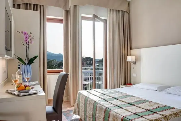 Comfort Tek Büyük veya İki Ayrı Yataklı Oda