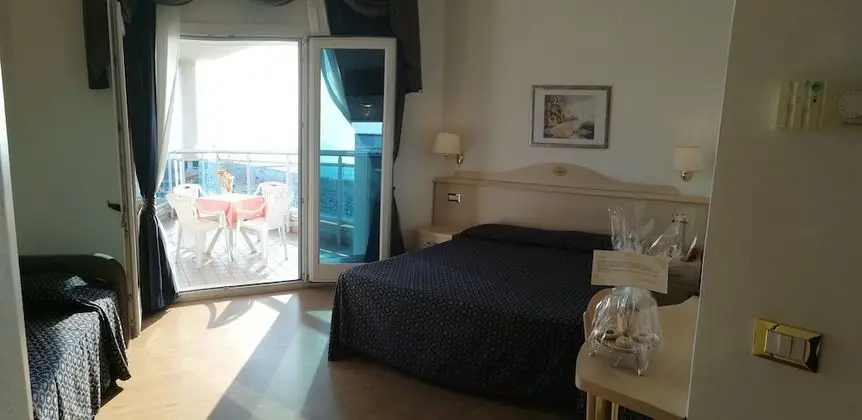 Büyük Yataklı Tek Kişilik Oda