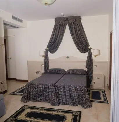 Tek Büyük veya İki Ayrı Yataklı Oda