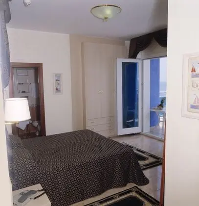 Üç Kişilik Oda, Balkon, Deniz Manzaralı