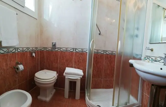 Üç Kişilik Oda, Deniz Manzaralı