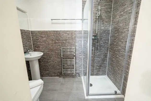 Deluxe Tek Büyük Yataklı Oda, Banyolu/Duşlu (Huntingdon )