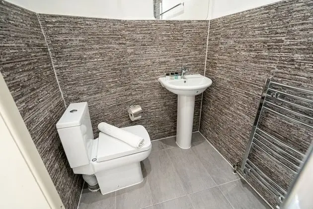 Deluxe Tek Büyük Yataklı Oda, Banyolu/Duşlu (Huntingdon )