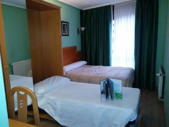 Üç Kişilik Oda