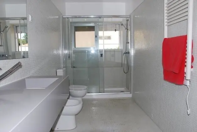 Tek Büyük Yataklı Oda, Ortak Banyo