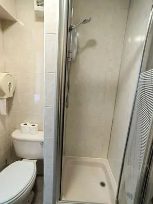Üç Kişilik Oda, Deniz Manzaralı