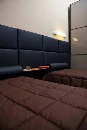 Üç Kişilik Oda, 1 Çift Kişilik Yatak ve Çekyat