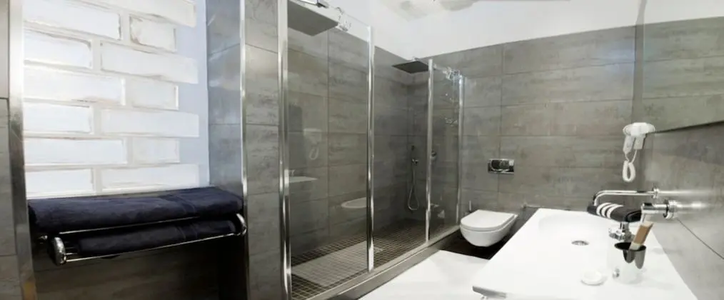 Üç Kişilik Oda, 1 Çift Kişilik Yatak ve Çekyat