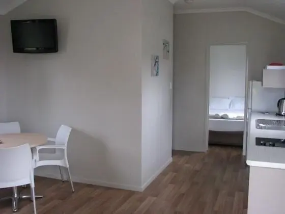 Standard Oda, Sigara İçilmez, Mutfak (Poolside Cabin)