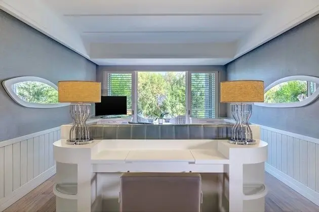 Deluxe Marine Room, 1 King Bed, Sea view, Balcony