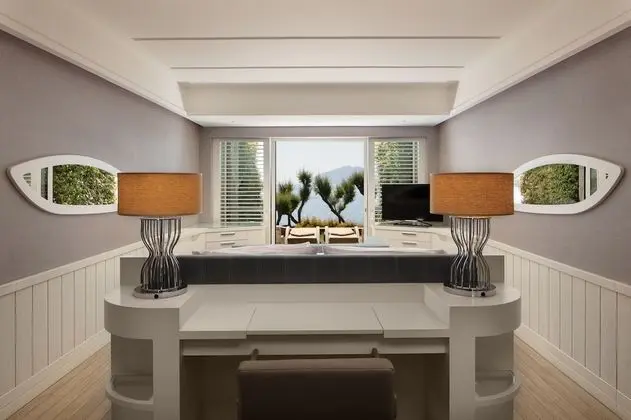 Deluxe Marine Room, 1 King Bed, Sea view, Balcony