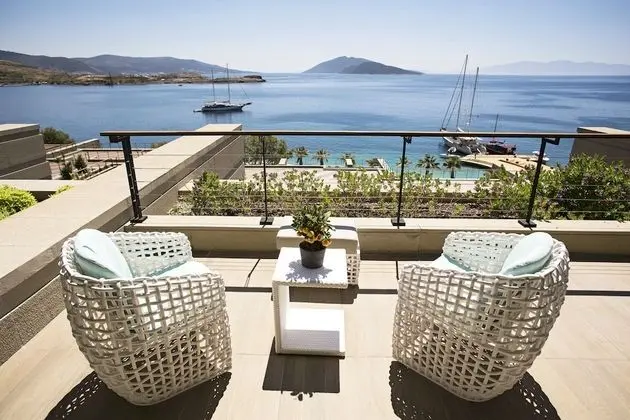 Deluxe Marine Room, 1 King Bed, Sea view, Balcony
