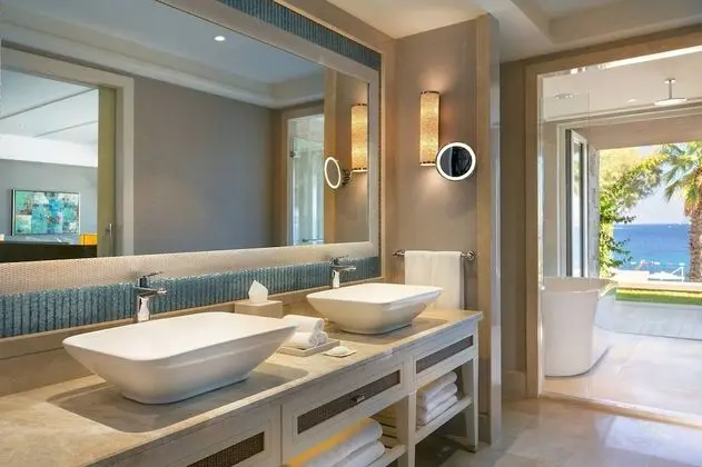 Deluxe Marine Suite, 1 King Bed, Sea view, Balcony