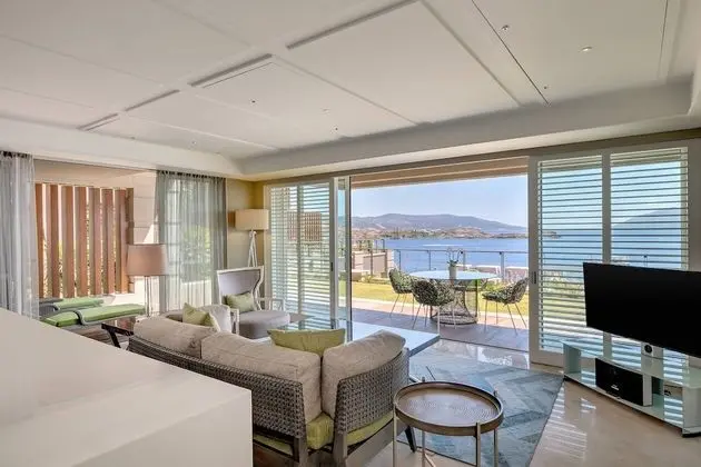 Two Bedroom Suite, 1 King Bed, 2 Queen Beds, Sea view, Balcony