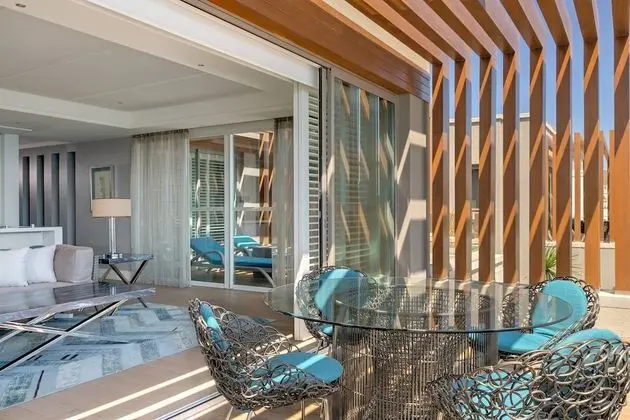 Two Bedroom Suite, 1 King Bed, 2 Queen Beds, Sea view, Balcony