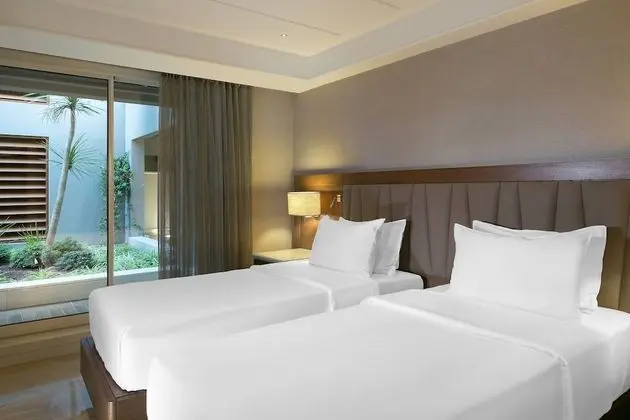 Two Bedroom Suite, 1 King Bed, 2 Queen Beds, Sea view, Balcony