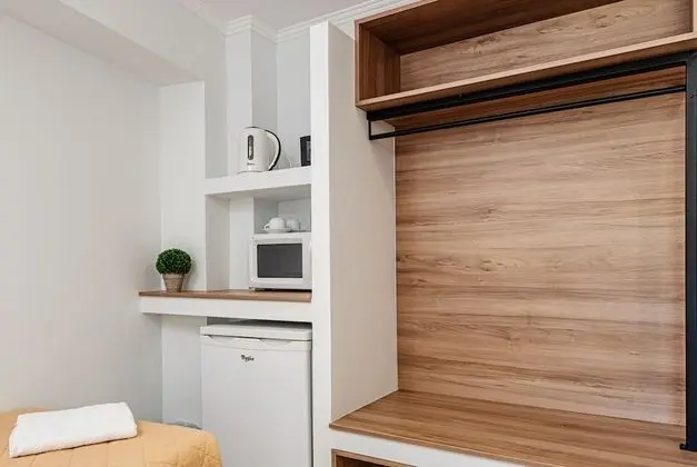 Tek Büyük veya İki Ayrı Yataklı Oda, Havuz Manzaralı