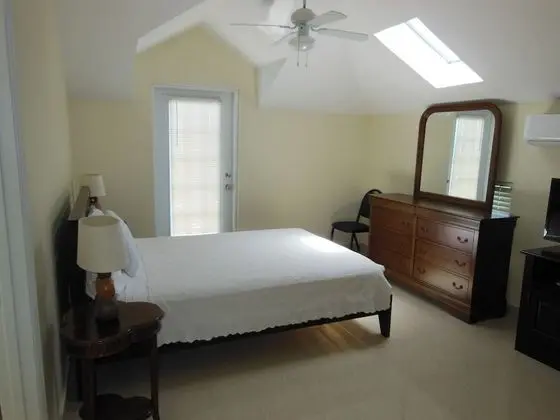 Homesuite, 1 Bedroom with One Queen Bed, kitchenette