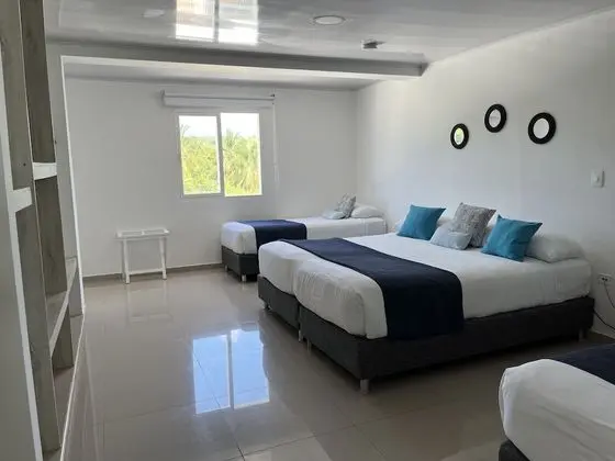 Dört Kişilik Oda, Havuz Manzaralı