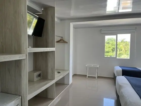 Dört Kişilik Oda, Havuz Manzaralı