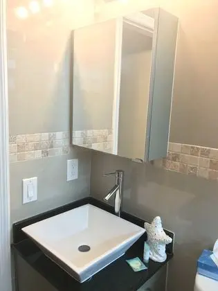 Queen Studio Pool: 1 Queen Bed