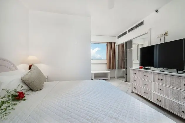 SXMILE Studio, Lagoon view