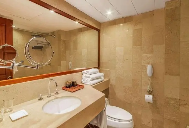 Oda, 2 Çift Kişilik Yatak, Sigara İçilmez, Avlu Manzaralı