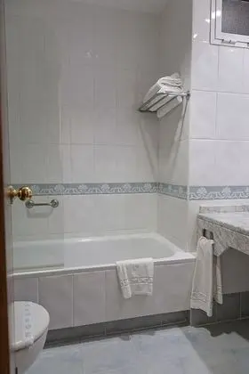 Üç Kişilik Oda