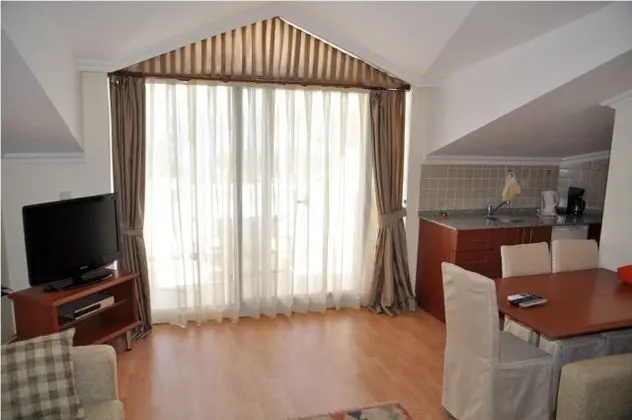 Aile Odası, Bahçe Manzaralı