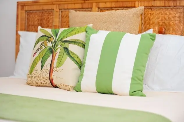 1 Bedroom Beach Front